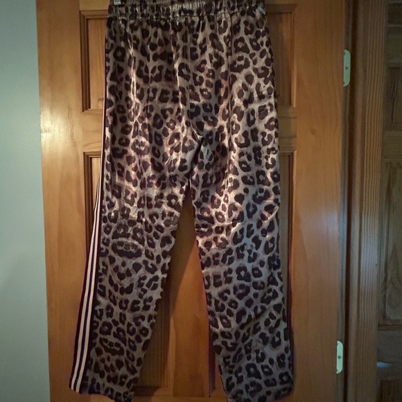 MOTHER The Lounger Ankle Pants in wildcat size M slight thread mark on leg shown - Picture 2 of 6